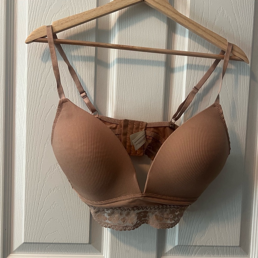 Jessica Simpson Elegant pink/beige Lace Trim Bra size 38C